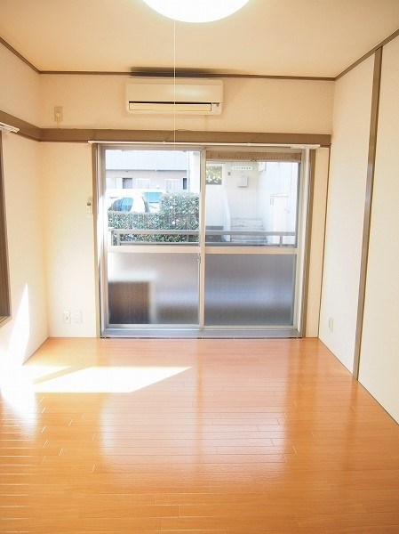 コーポ・ウツボエ 角部屋で２面採光のお部屋です。日当たり風通し良いです！！