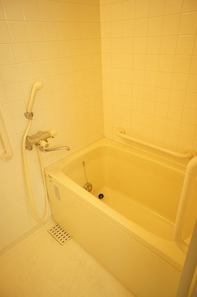 レジデンスオークⅡ 浴室です。給湯器・追い焚き機能つきです！
